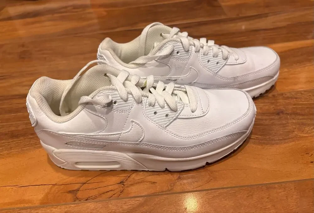 Nike air max 90 white leather youth sneakers shoes size 4.5. CD6864-100